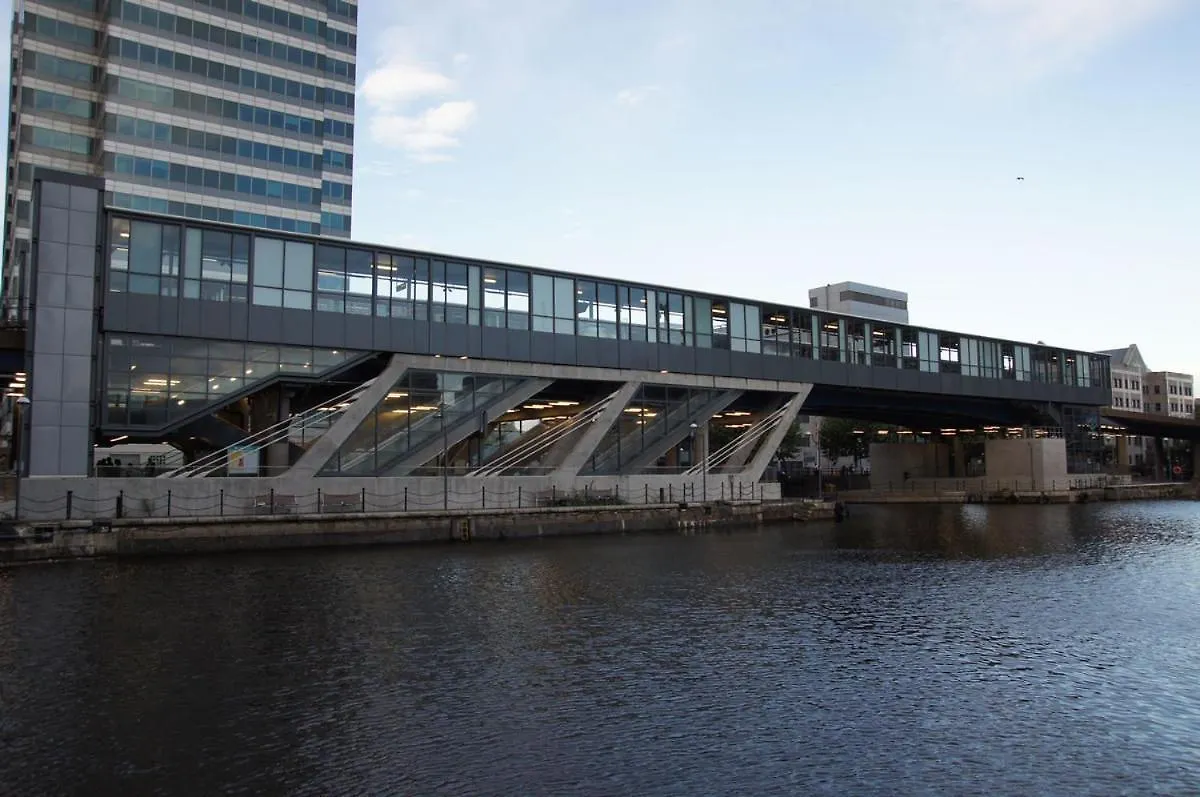 Modern 2Bed Apartment London Canary Wharf Great Transport Links - Perfect For Long Stays 0*,  United Kingdom